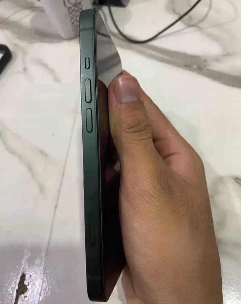 Apple iPhone 13 3