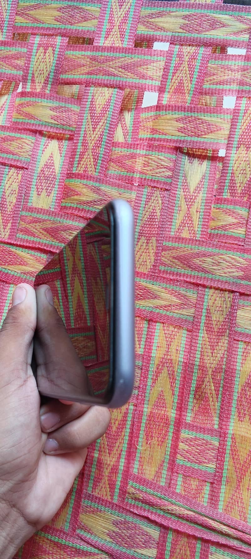 Apple iPhone 11 8