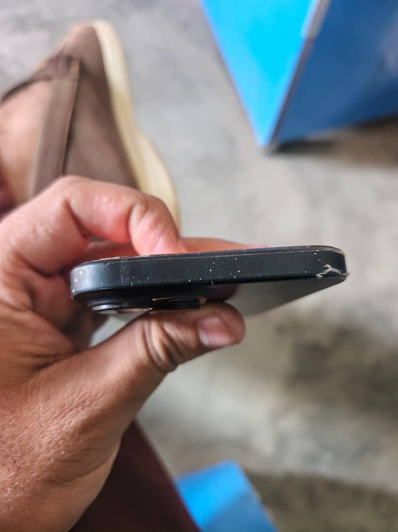 Apple iPhone 15 9