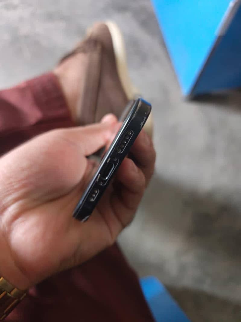 Apple iPhone 15 11
