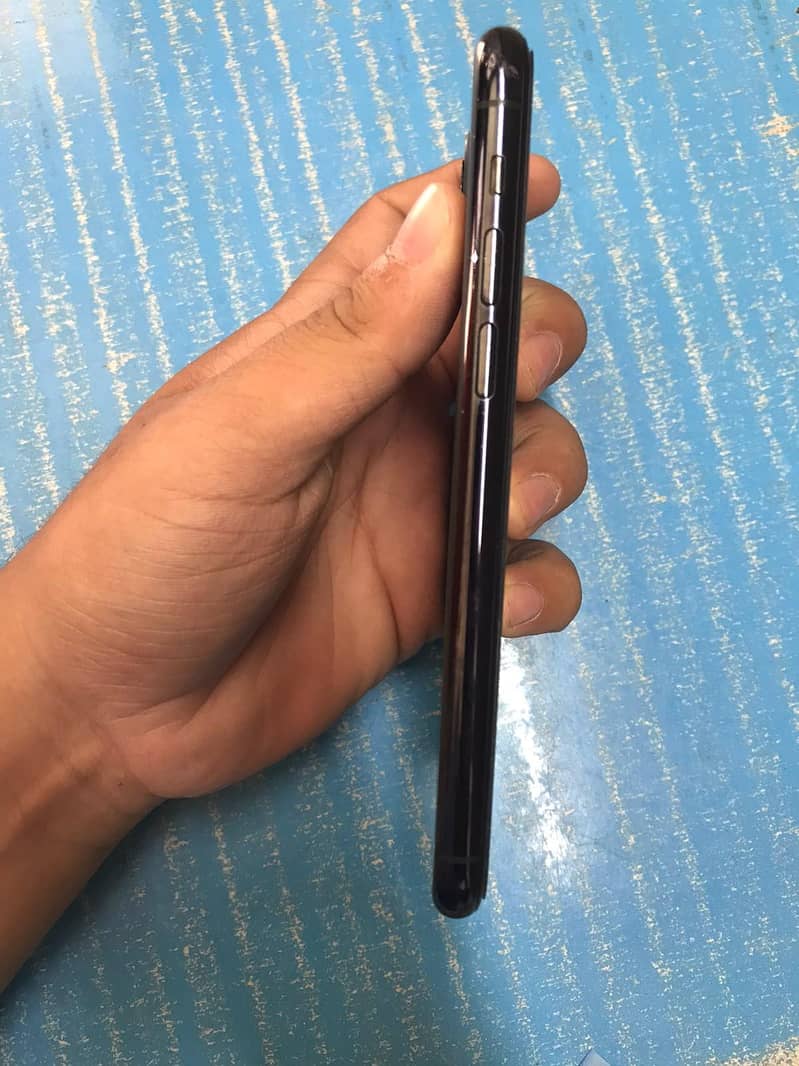 Apple iPhone 11 Pro 2