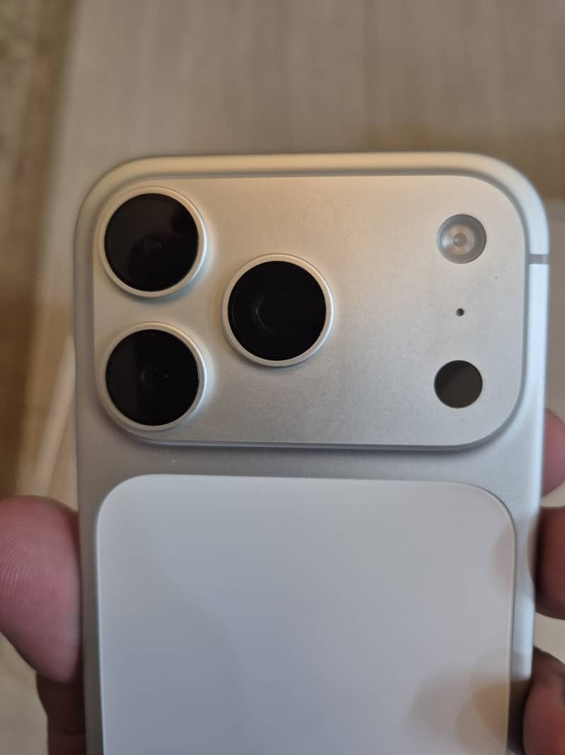 Apple iPhone 17 Pro 2