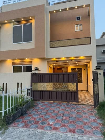 5 MARLA 4 BEDROOM BEAUTIFUL DESIGNER HOUSE FOR SALE