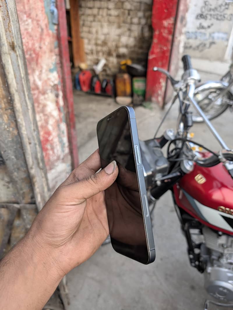 Apple iPhone 12 Pro Max 2