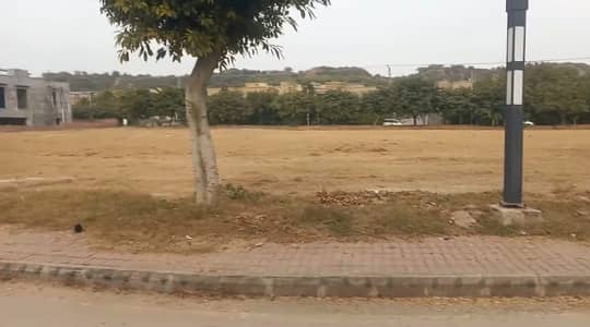 4 KANAL CORNER BOULEVARD PLOT FOR SALE BAHRIATOWN PHASE 8 RAWALPINDI