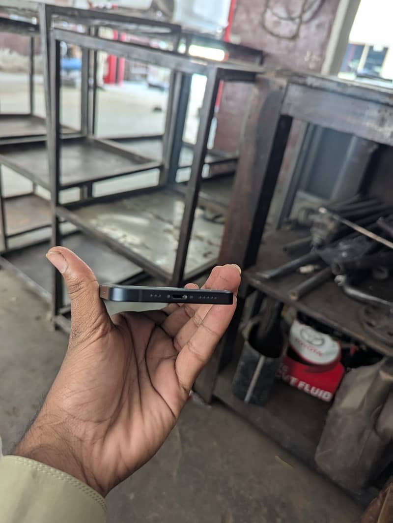 Apple iPhone 12 2