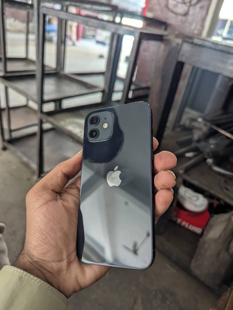 Apple iPhone 12 3
