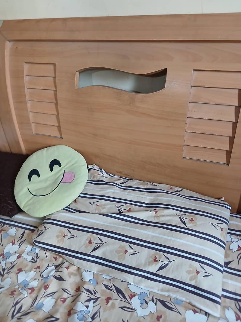 2 single bed for selling. 1
