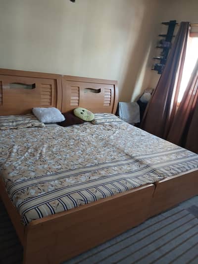 2 single bed for selling.