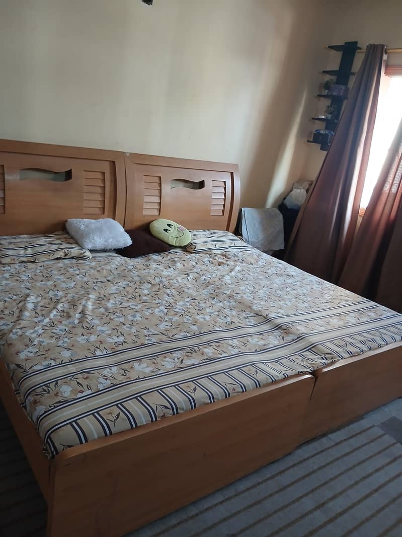 2 single bed for selling. 0