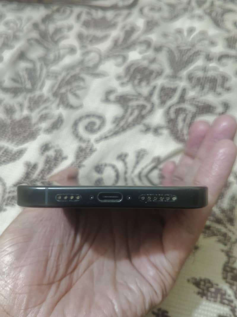 Apple iPhone 16 Pro Max 3