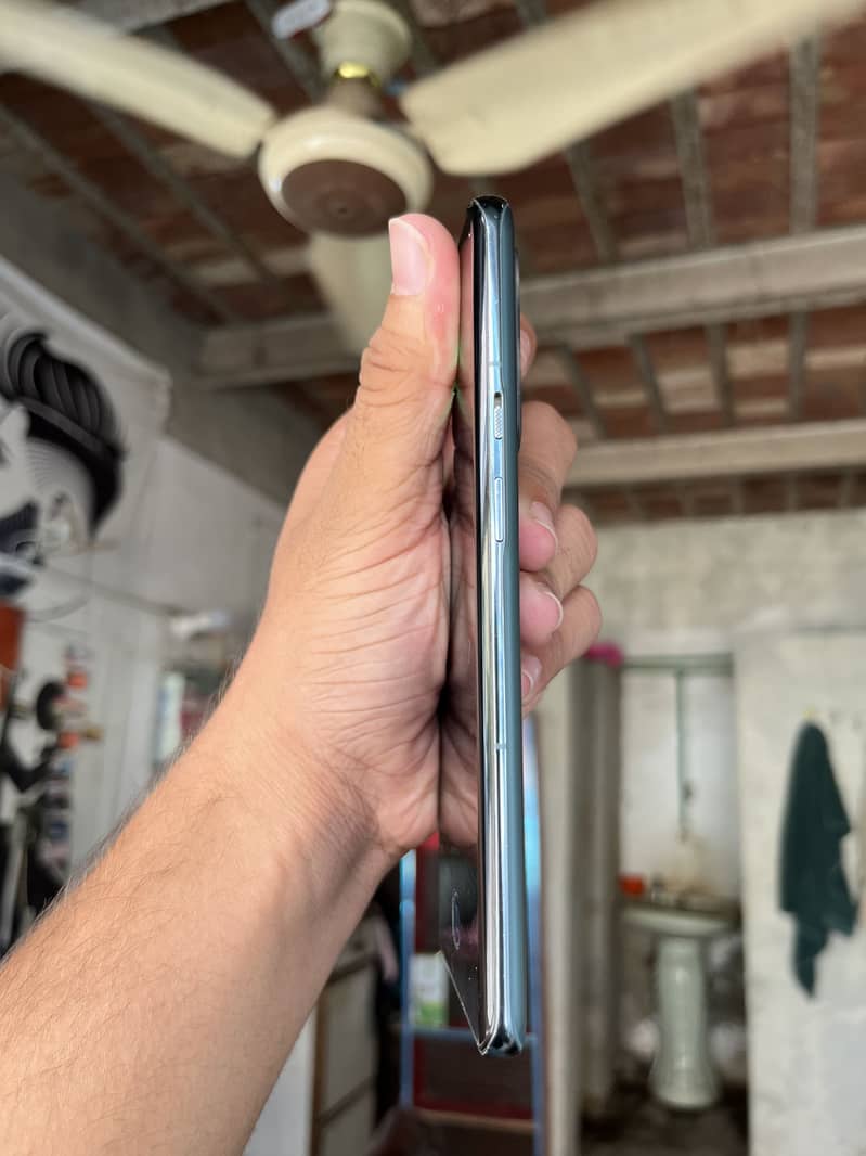One Plus 9 pro 5 G 3
