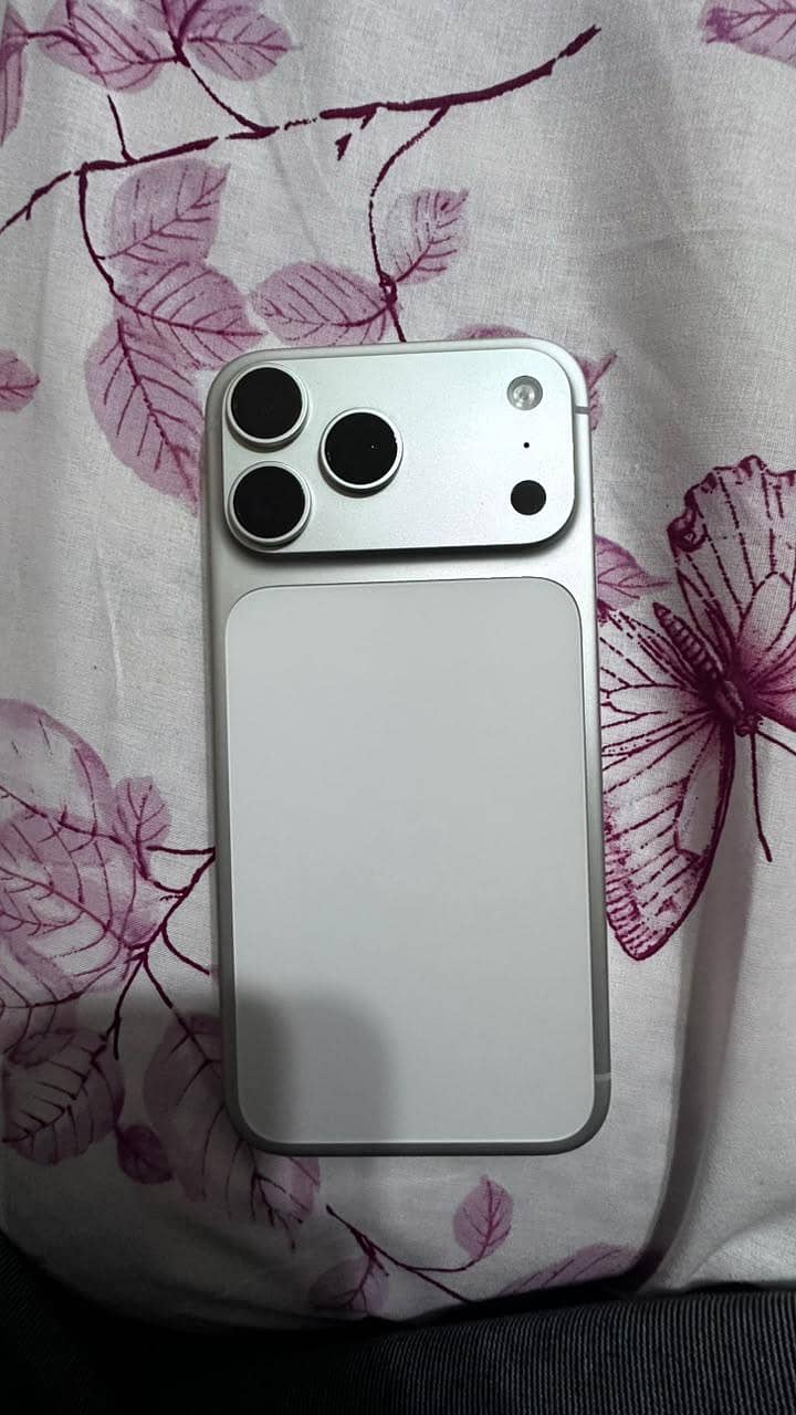 Apple iPhone 17 Pro Max 2