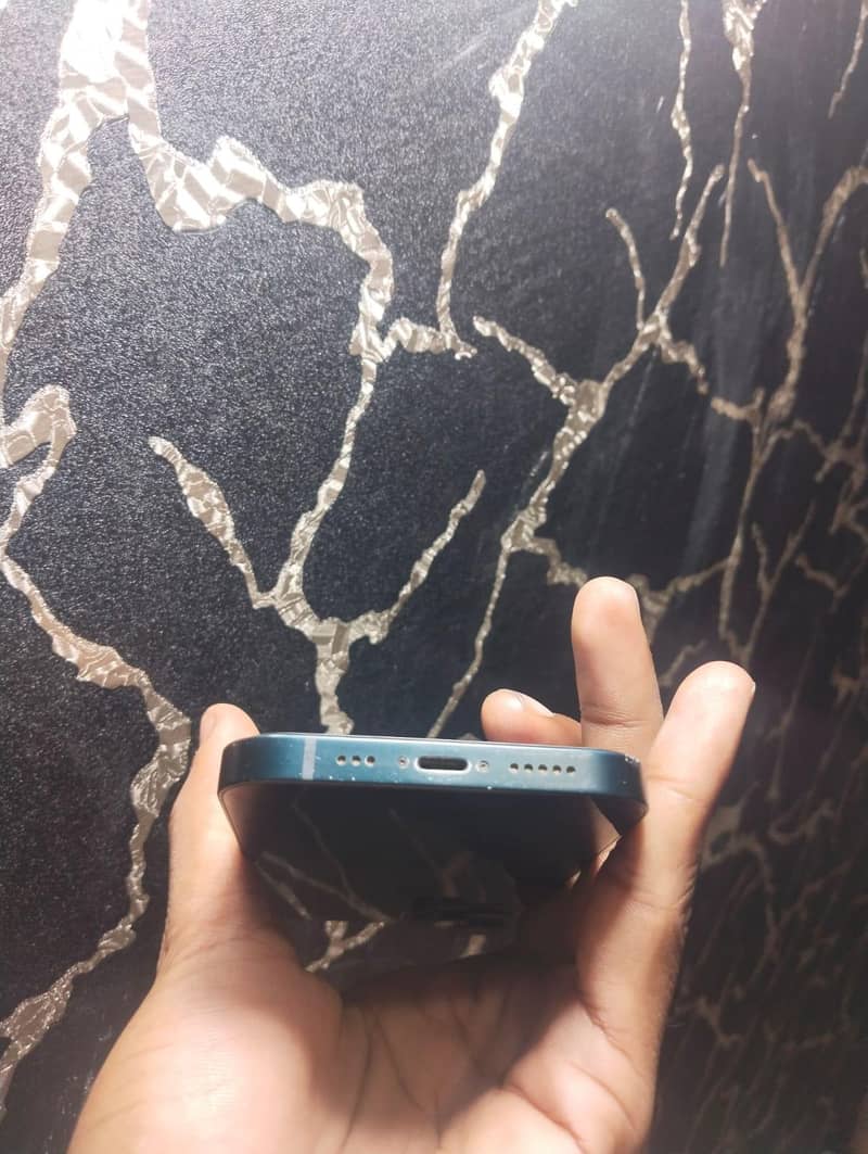 Apple iPhone 13 1