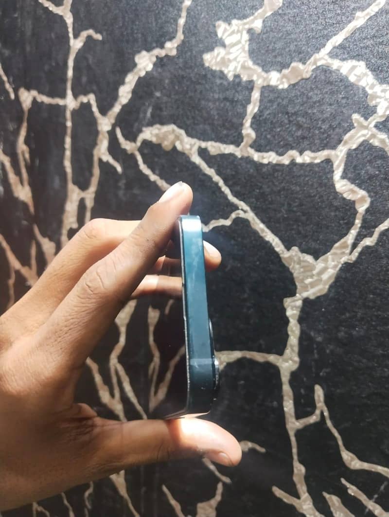 Apple iPhone 13 2
