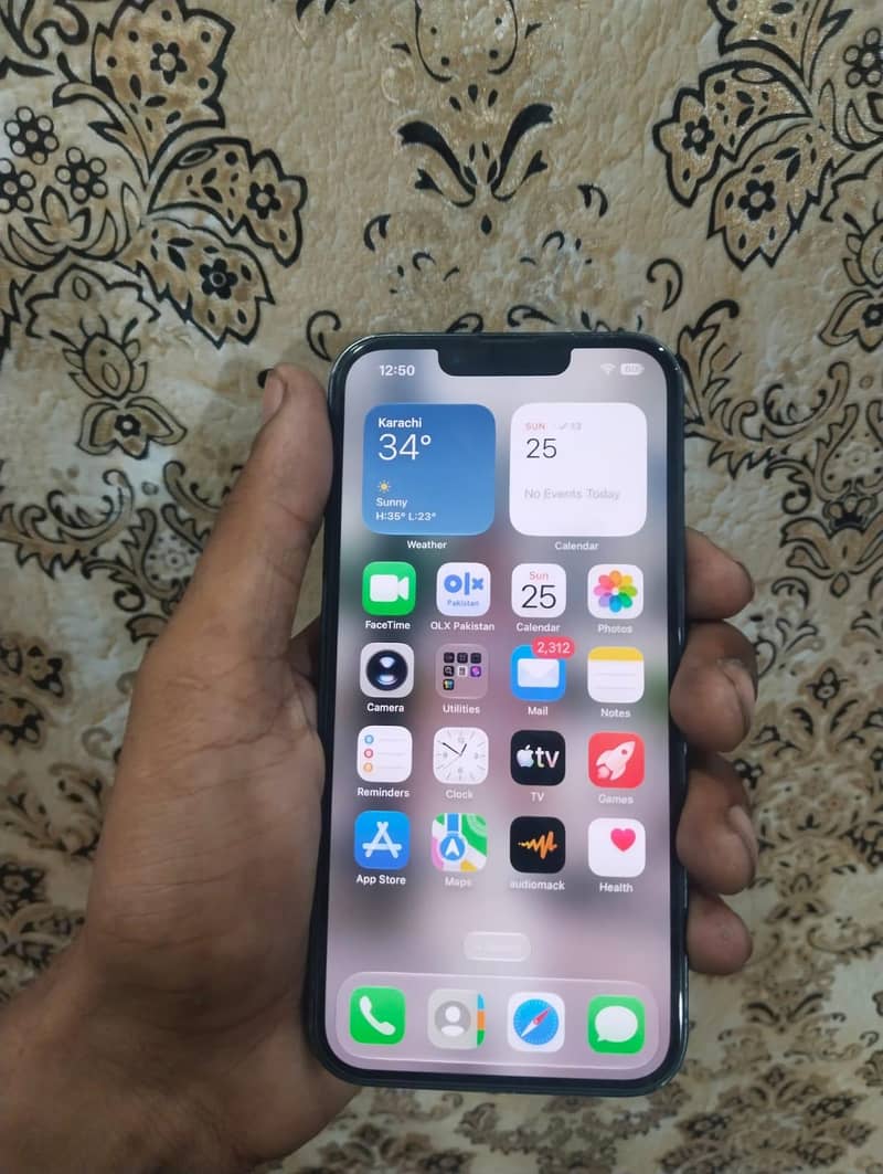 Apple iPhone 13 4