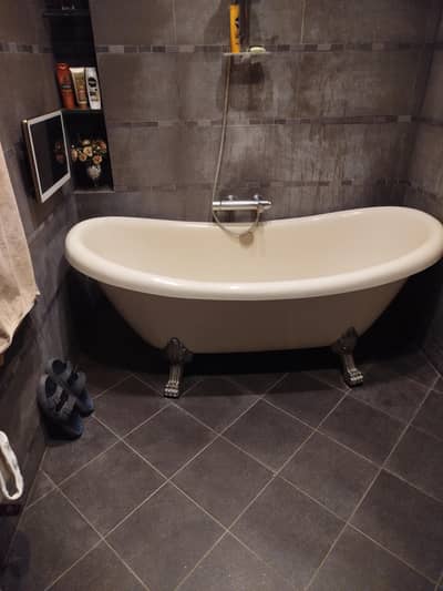 Bath Tub For Sale