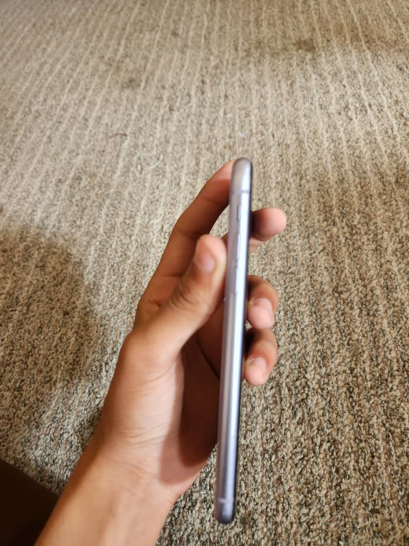 Apple iPhone 11 3
