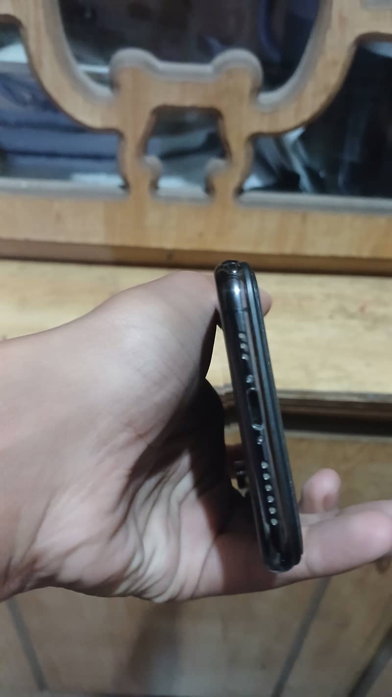 Apple iPhone XS 4