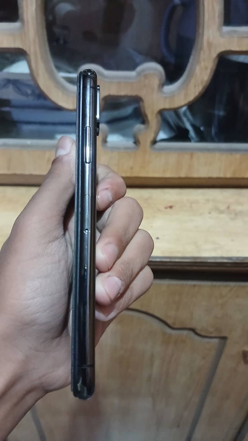 Apple iPhone XS 6