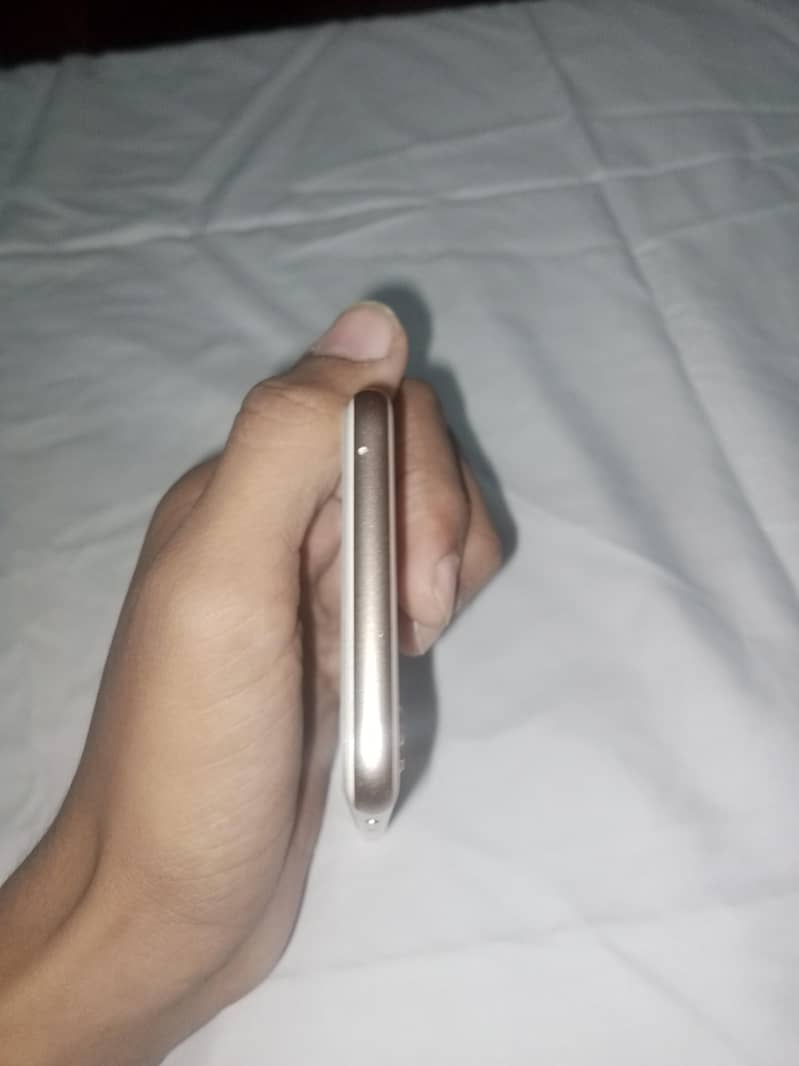 Apple iPhone 8 3