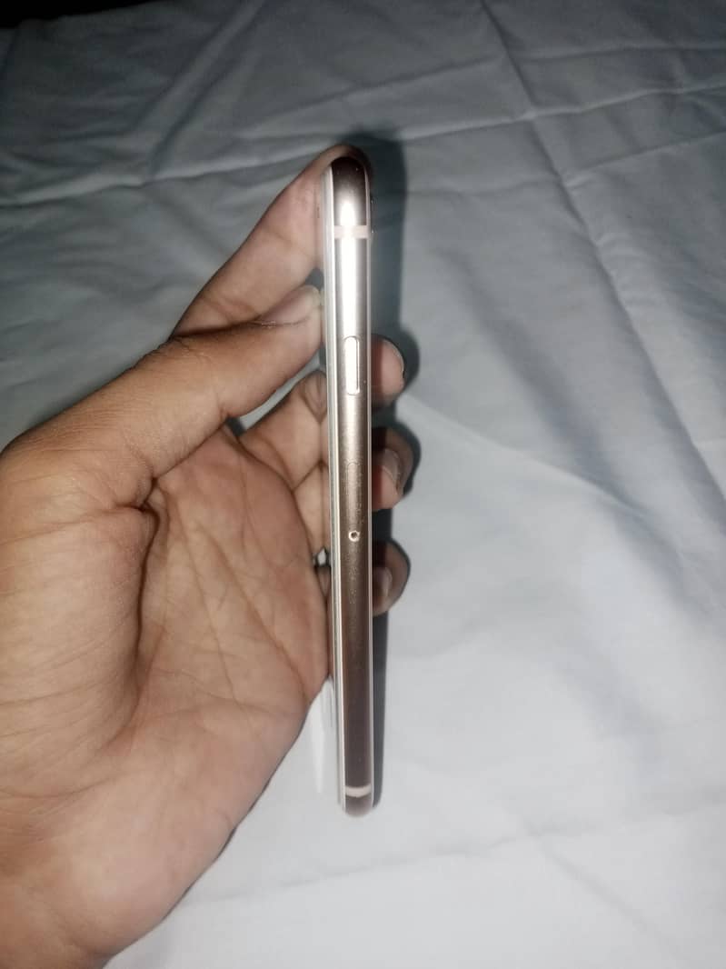 Apple iPhone 8 4