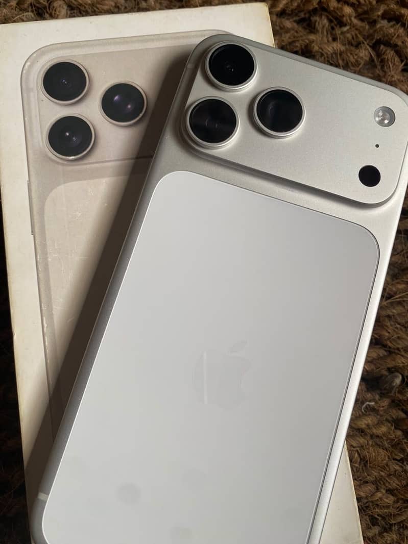 Apple iPhone 17 Pro Max 0