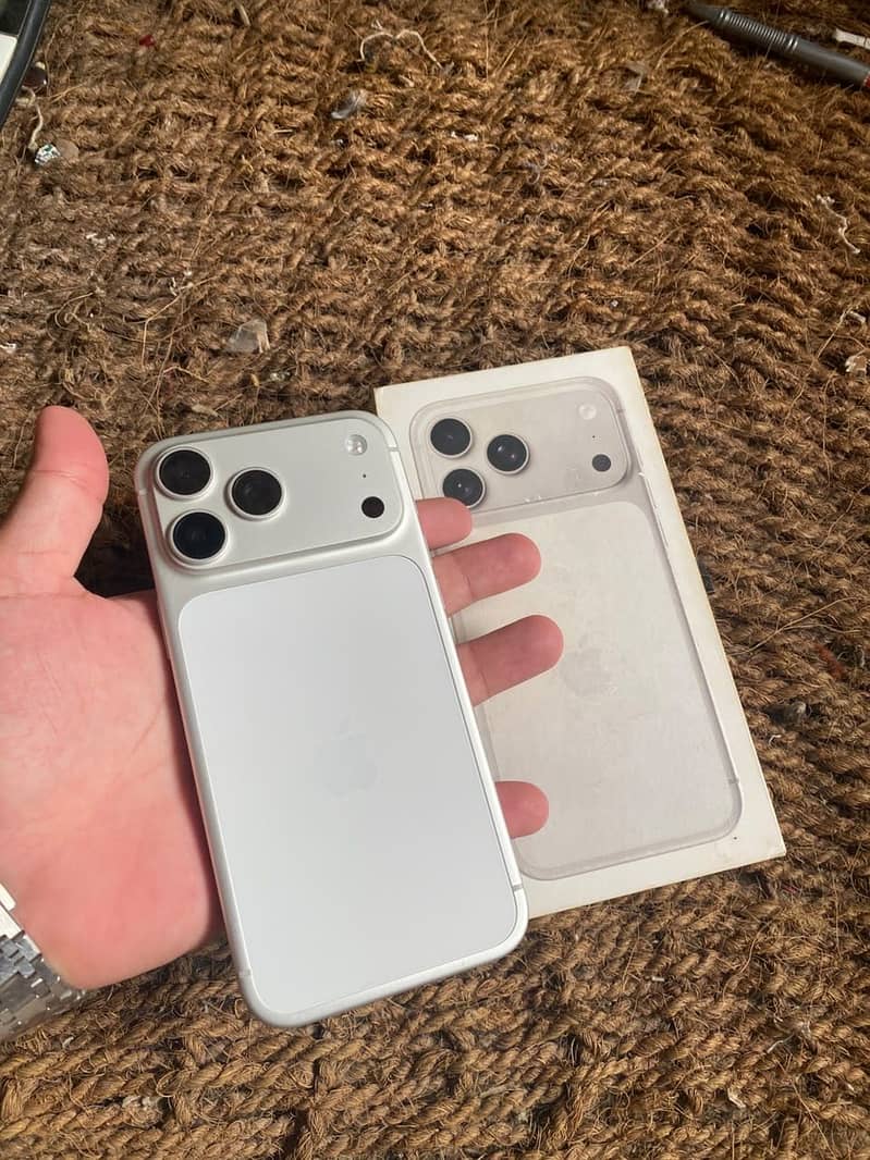 Apple iPhone 17 Pro Max 6