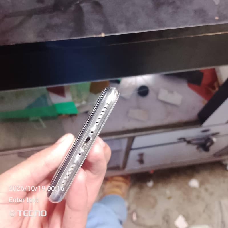 Apple iPhone X 4