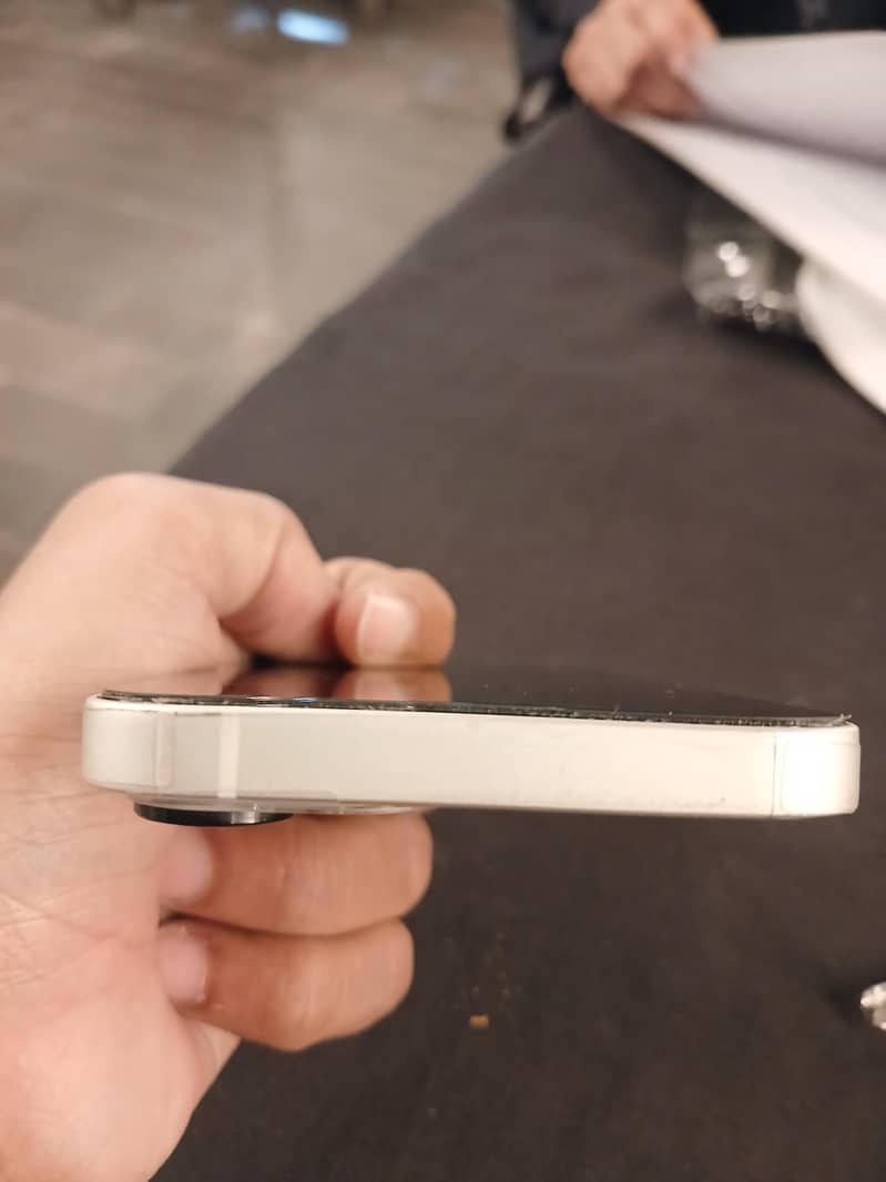 Apple iPhone 13 2