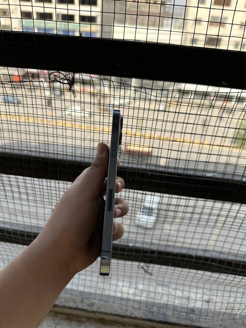 Apple iPhone 13 Pro Max 6