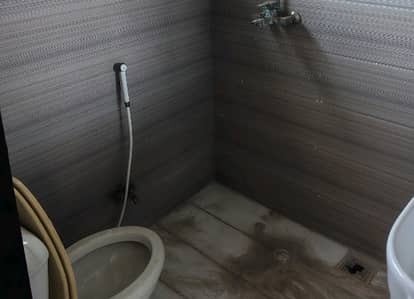 Looking For A Prime Location Upper Portion In Lahore