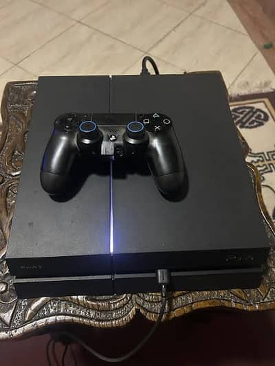 Ps4 fat 500gb jailbroken  with two controllers
