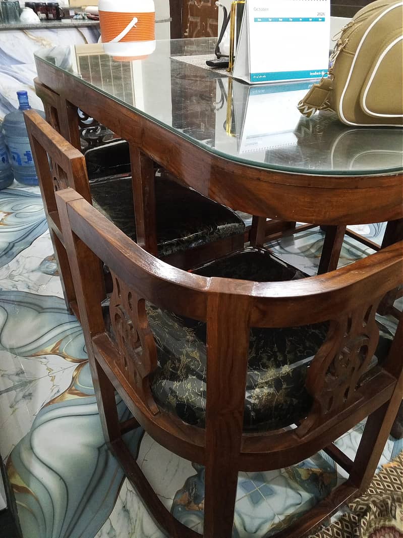 6 sitting dining table full new condition 0