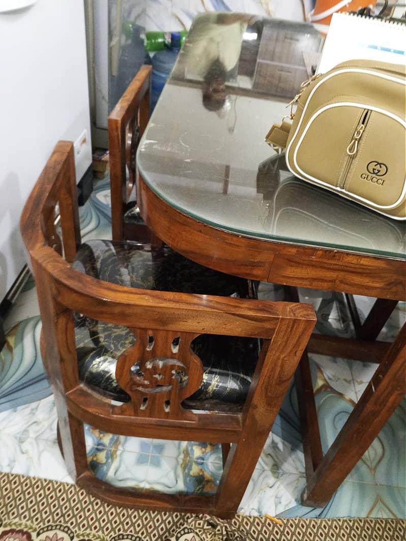 6 sitting dining table full new condition 1
