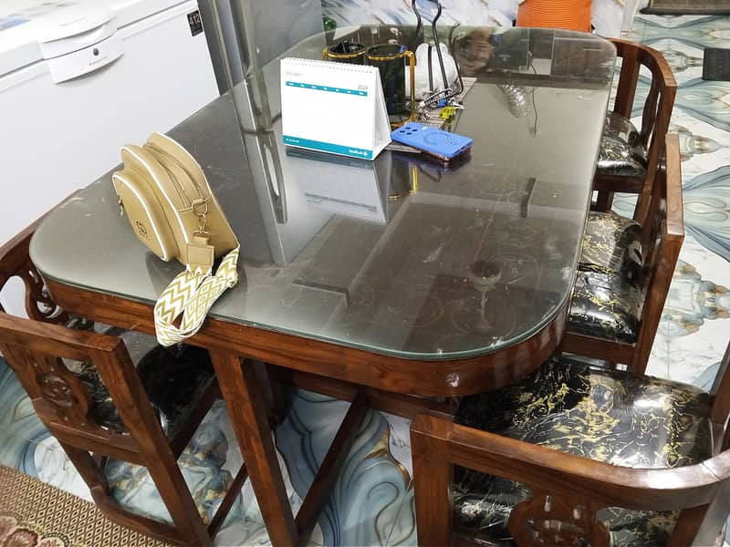 6 sitting dining table full new condition 2