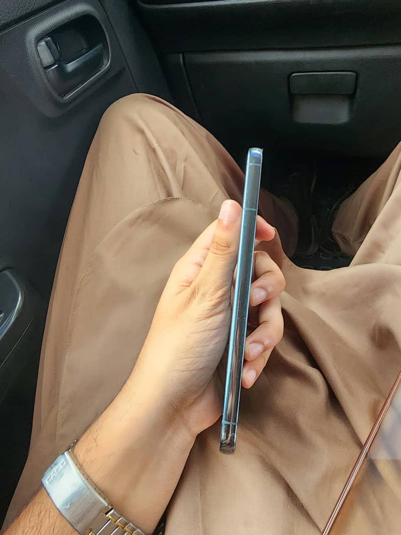Samsung Mobile S22 Plus 2