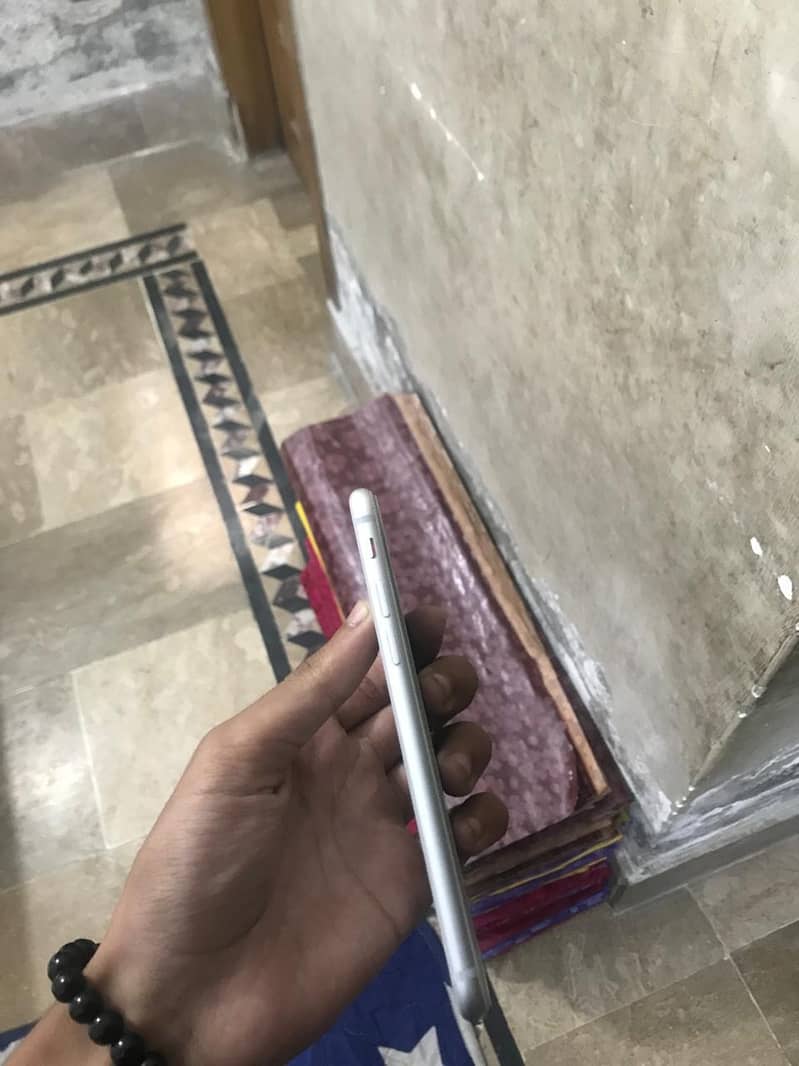 Apple iPhone 8 1