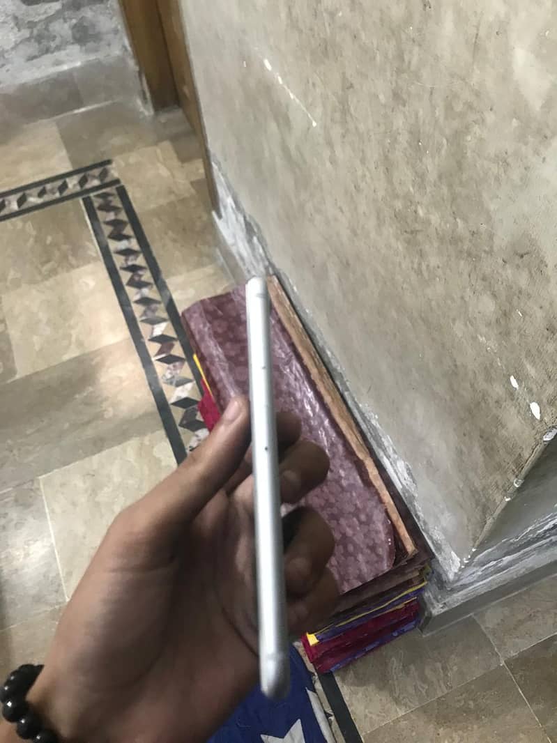 Apple iPhone 8 3