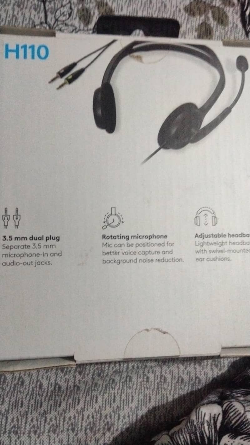Logitech headset 1