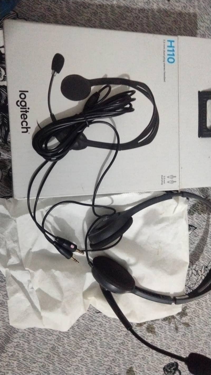Logitech headset 2