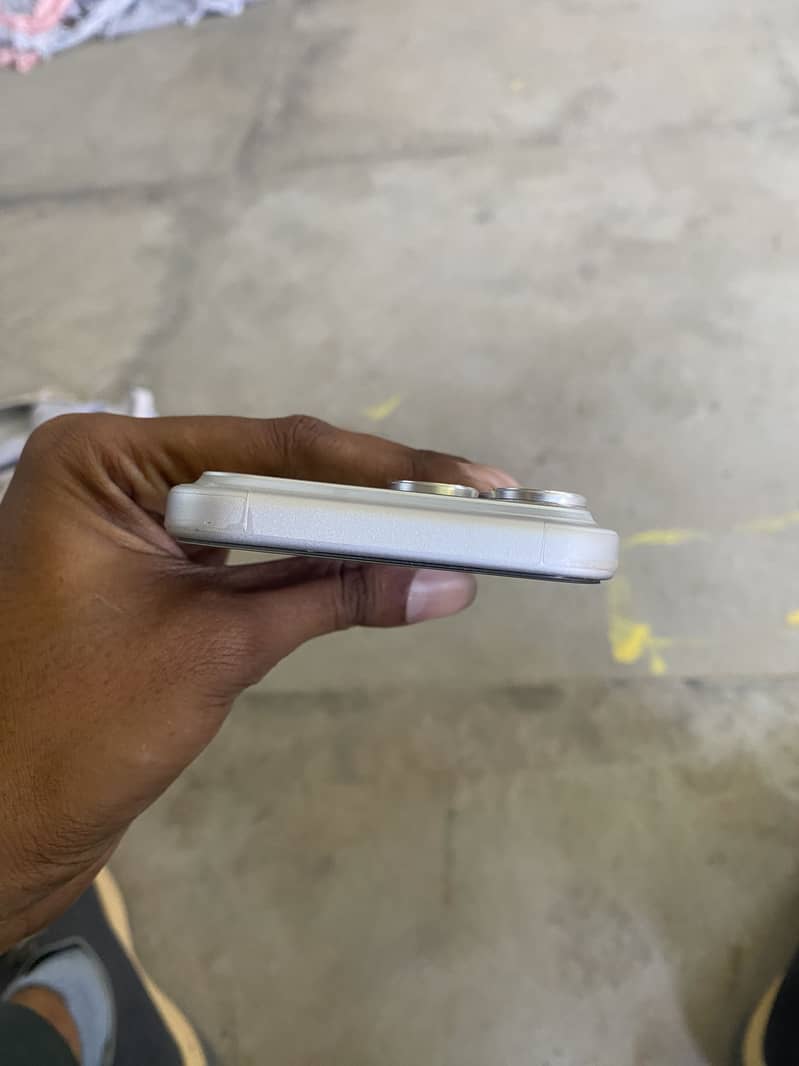 Apple iPhone 17 Pro Max 3