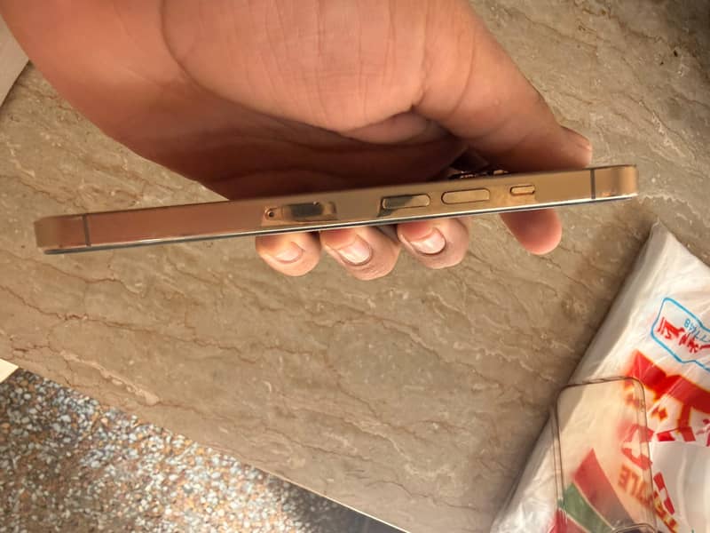 Apple iPhone 13 Pro 2