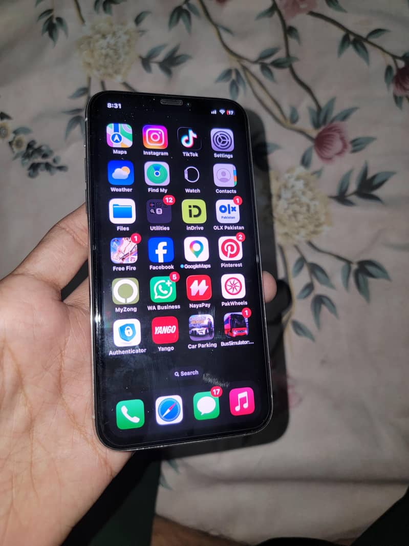 Apple iPhone X 4