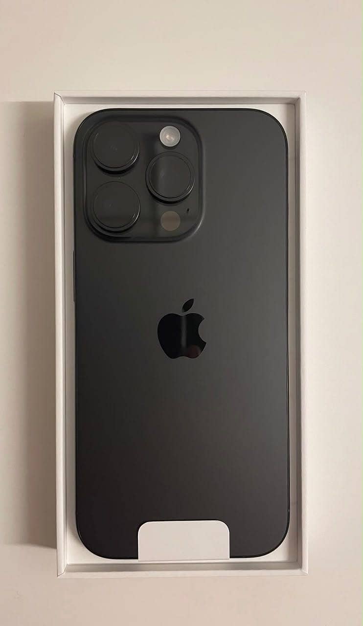 Apple iPhone 16 Pro Max 1