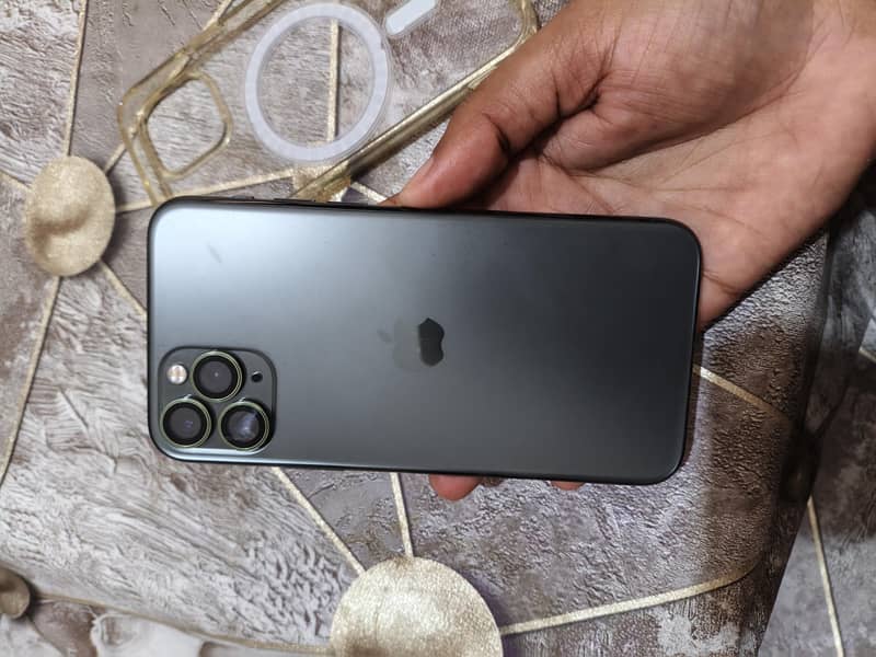 Apple iPhone 11 Pro 4
