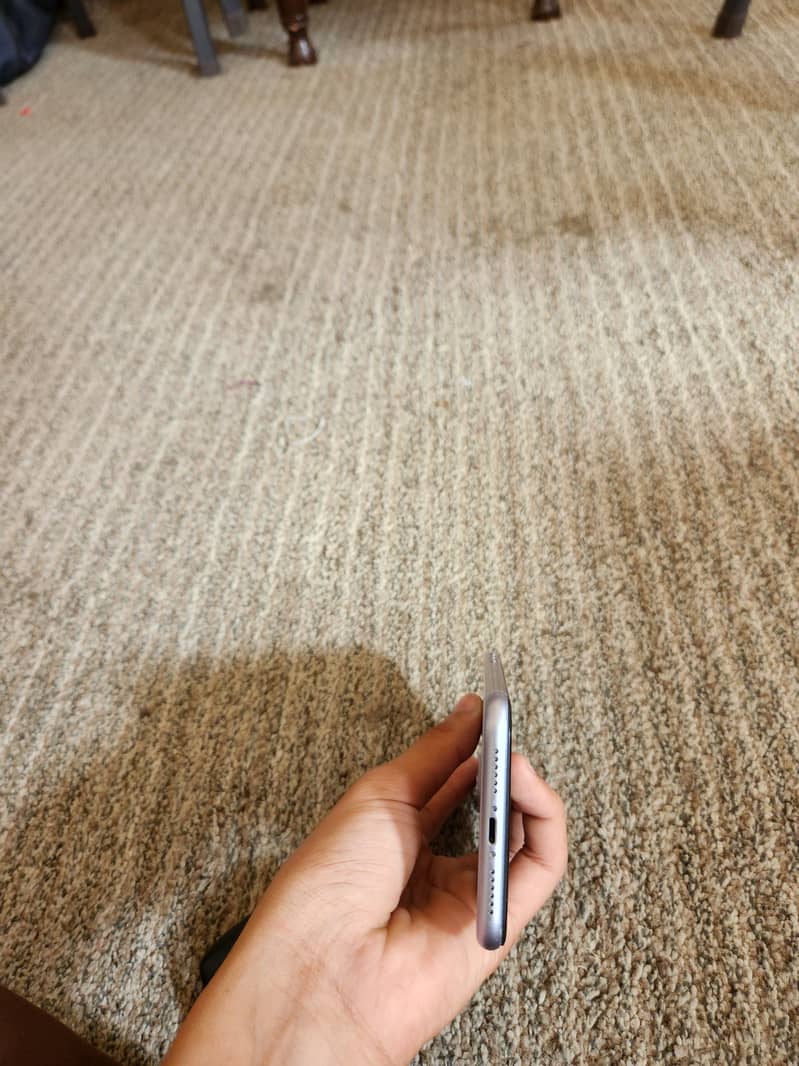 Apple iPhone 11 4