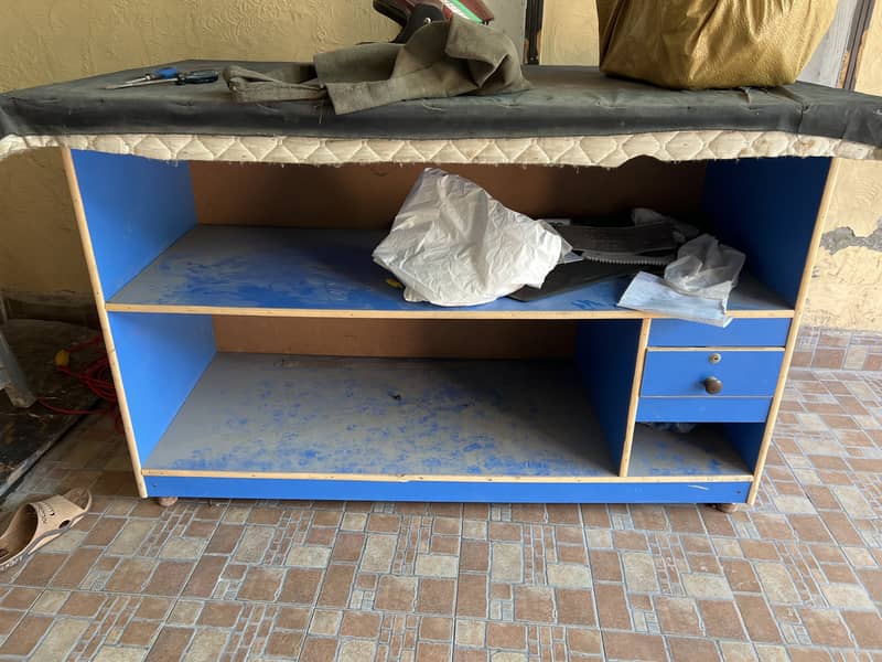 Tailors cutting table 0
