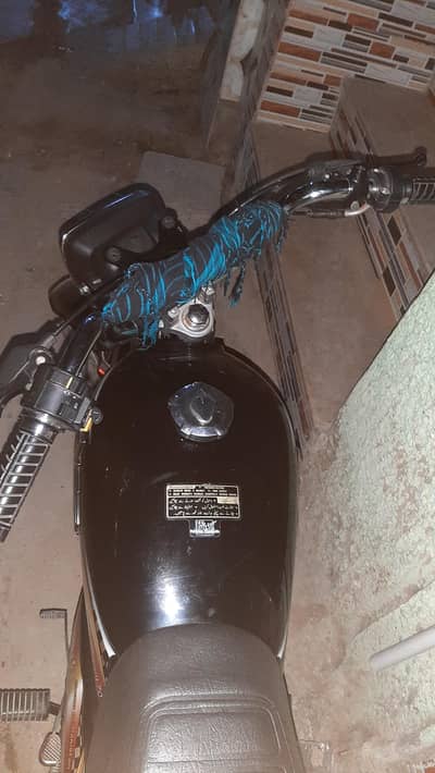 New byke ha urgent sale ha need ha sirf 4 mahinay use ki ha or saf byk