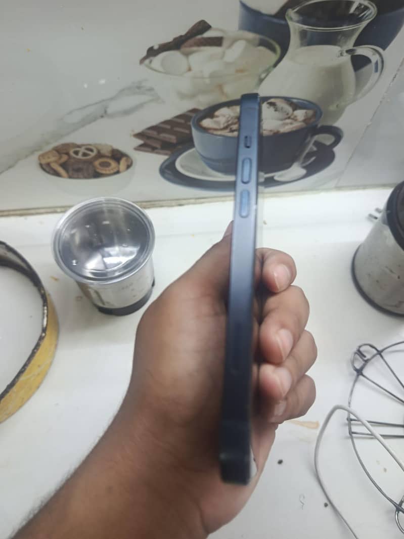 Apple iPhone 13 1
